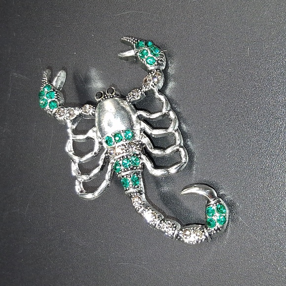 NWT Beautiful Silver With Green Crystals Scorpion Pin Brooch!